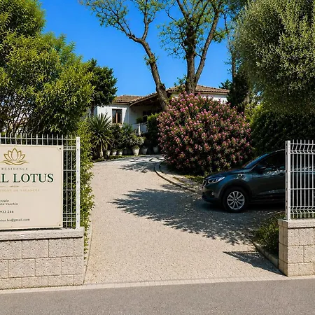 Vue 300 M Du Centre, Parking Prive